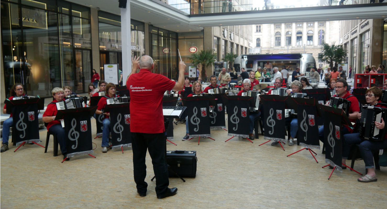 Orchester in der Mall of Berlin 2017